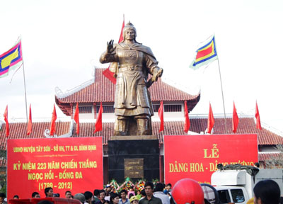 กิจกรรมรำลึกชัยชนะ Ngoc Hoi Dong Da ครอบรอบ 223 ปี